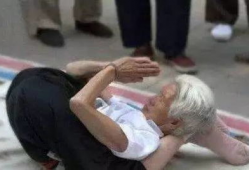 操老太太视频,揭秘养老生活新视角